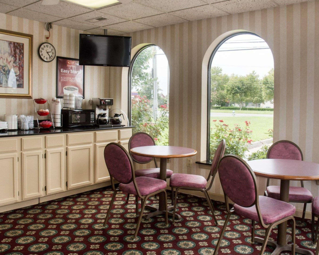 Food & Drinks 5, STUDIOS & SUITES 4 LESS CHESAPEAKE, Chesapeake