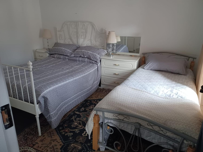 Bedroom 2, Fado
