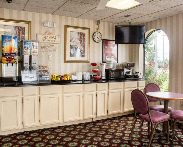Food & Drinks 5, STUDIOS & SUITES 4 LESS CHESAPEAKE, Chesapeake