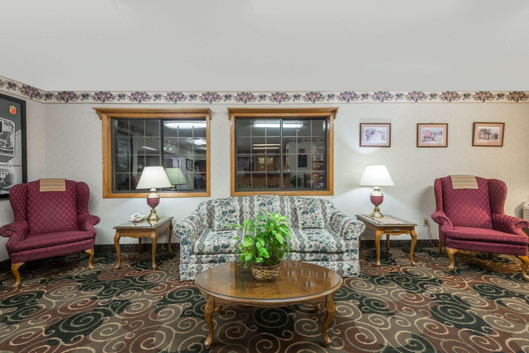 Public Area 2, Super 8 by Wyndham Coshocton Roscoe Village, Coshocton