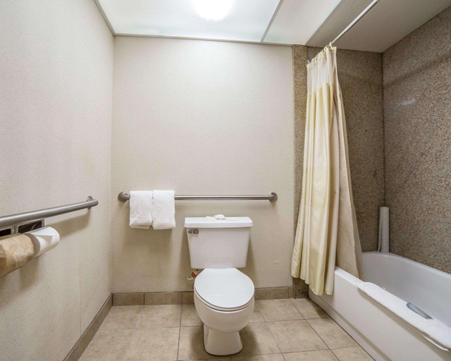 Bathroom 4, Rodeway Inn, Baker