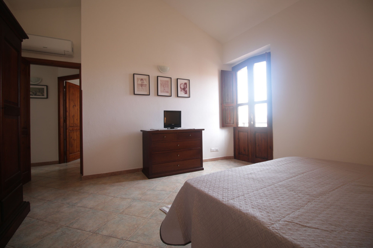 Others 5, Residence Maria Antonia, Nuoro