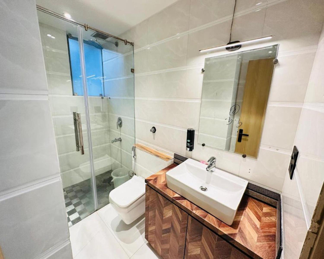 Bathroom 7