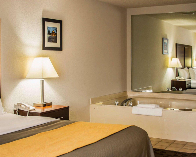 Bedroom 4, Comfort Inn , Saginaw