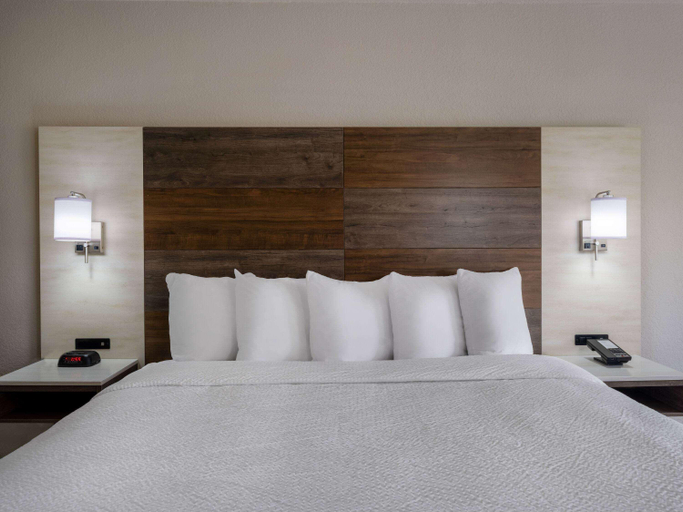 Bedroom 3, Days Inn by Wyndham Clemson, Pickens