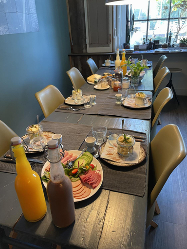 Others 4, Bed & Breakfast [H]eerlijk!, Ter Aar