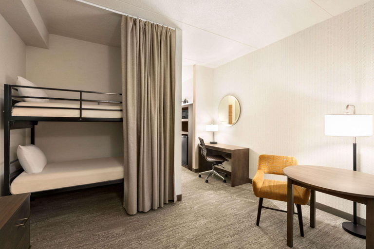 Bedroom 4, Days Inn & Suites by Wyndham Bozeman, Gallatin
