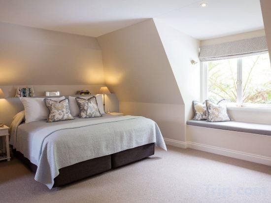 Bedroom 12