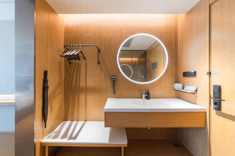Bathroom 3, Ji Hotel Zhangshu Site Avenue, Yichun