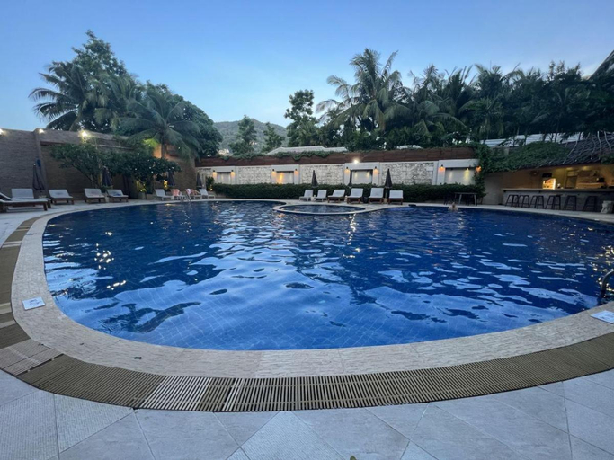 Swimming Pool 11