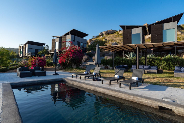 Exterior 4