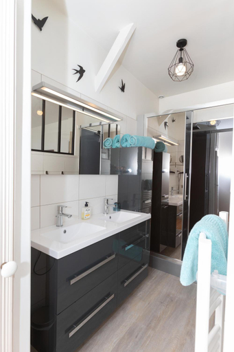 Bathroom 1, La Greve du Portrieux, Côtes-d'Armor