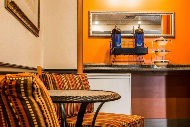 Public Area 3, Rodeway Inn Muskegon Airport, Muskegon