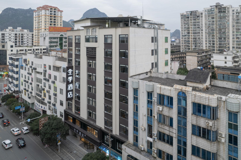 Exterior & Views