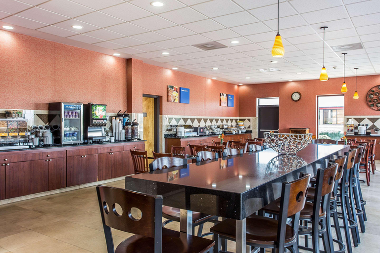 Food & Drinks 4, ComfortInn Fort Mill Amusement Park Carowinds Blvd, York