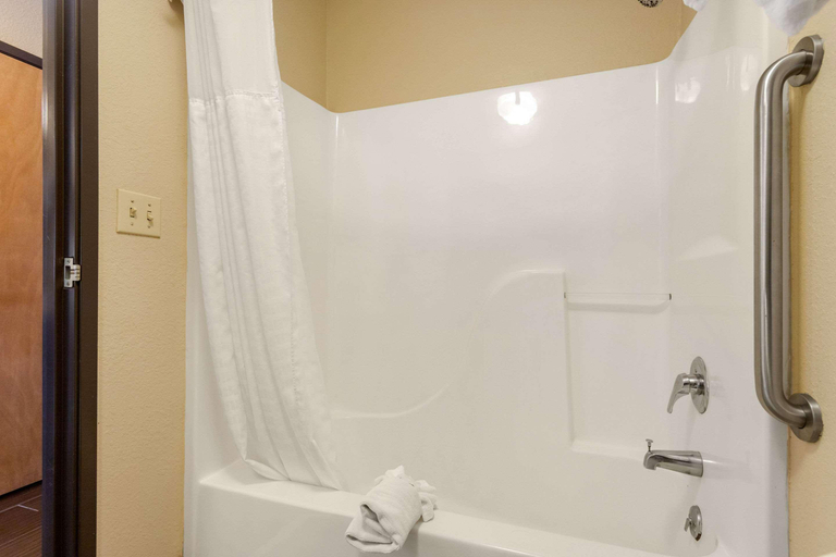 Bathroom 4, Comfort Inn & Suites Pittsburg Area, Crawford