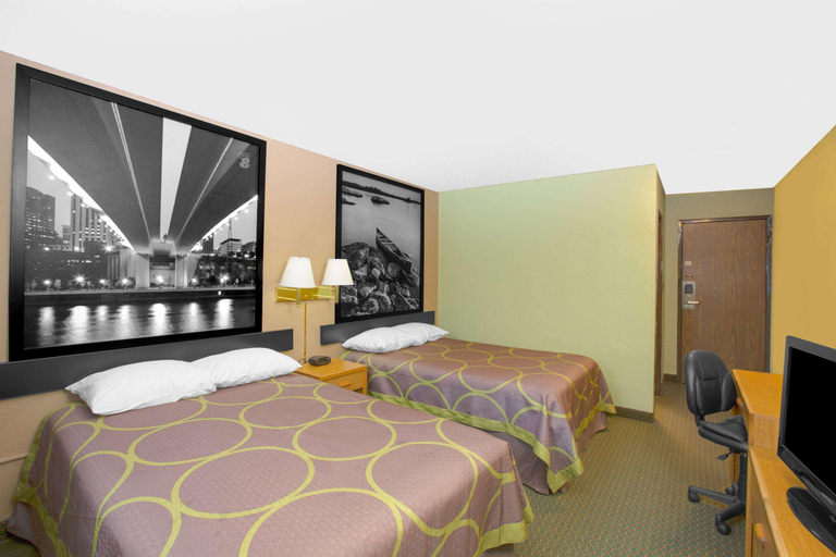 Bedroom 3, Super 8 by Wyndham Worthington Minnesota, Nobles