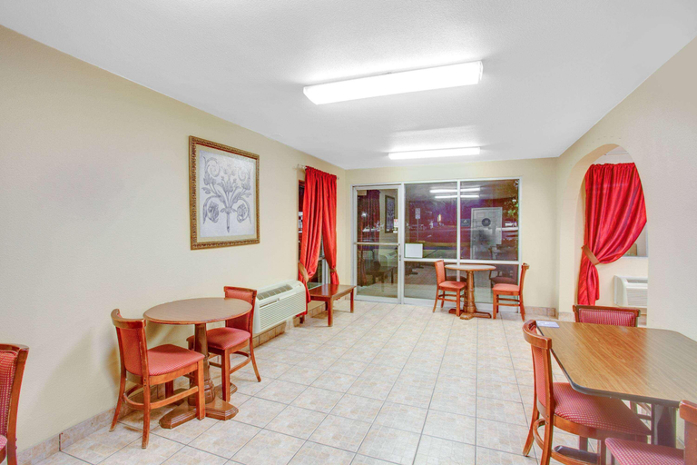 Public Area 2, Baymont by Wyndham Coalinga, Fresno