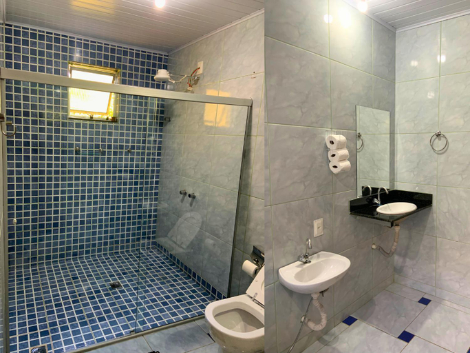 Bathroom 4