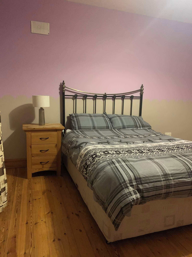 Bedroom 4, Global Ireland