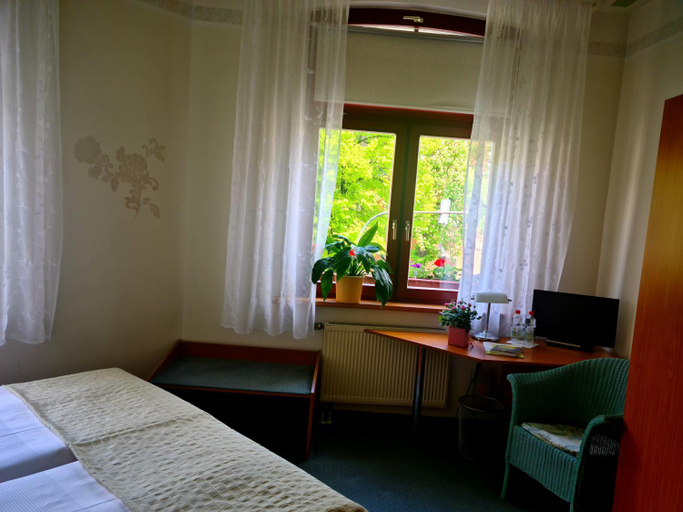 Bedroom 3, Logis Hotel Stadt Neustadt, Saale-Orla-Kreis