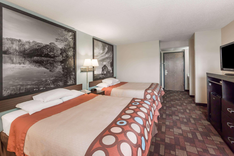 Bedroom 3, Super 8 By Wyndham Luverne, Rock