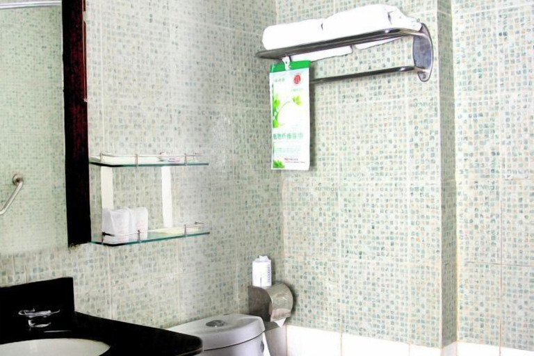Bathroom 4, Boutique Holiday Hotel (Beihai Beibuwan Square), Beihai