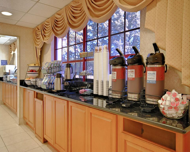 Food & Drinks 5, Quality Inn Near Princeton, Mercer