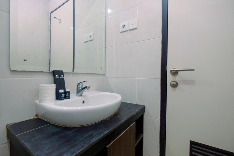 Bathroom 13