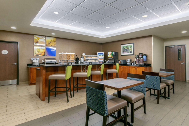 Food & Drinks 5, Comfort Inn & Suites Marion I-57, Williamson