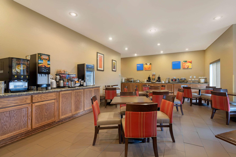 Food & Drinks 5, Comfort Inn & Suites Pittsburg Area, Crawford