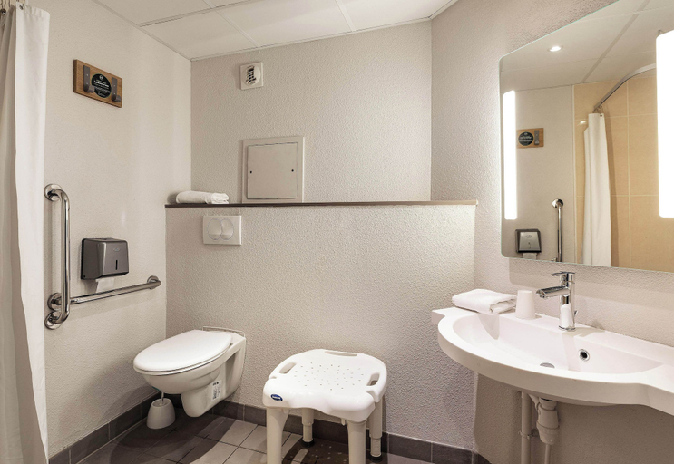 Bathroom 4, B&B HOTEL LILLE Tourcoing Centre, Nord
