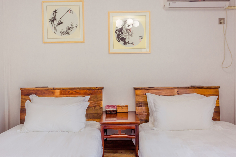 Bedroom, That Mountain That Shed, Huzhou