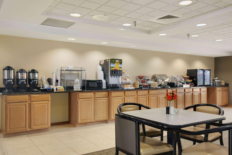 Food & Drinks 5, Wingate by Wyndham Pueblo, Pueblo