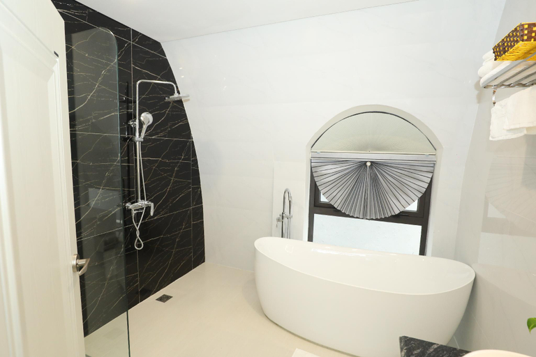Bathroom 14