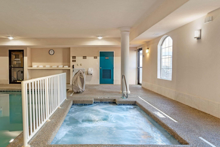Sport & Beauty 5, Comfort Suites Stevensville - St. Joseph, Berrien