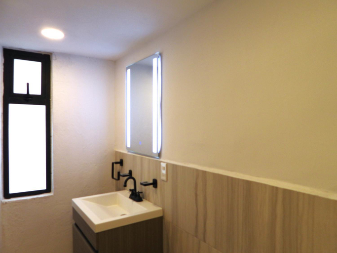 Bathroom 3, Singular Reforma, Mexico City