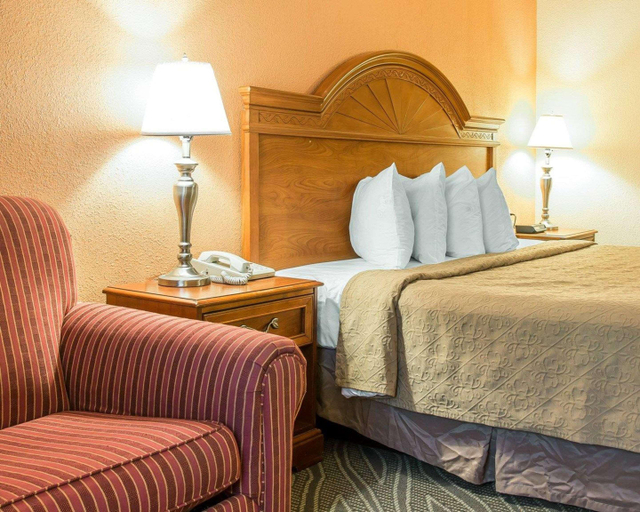 Bedroom 3, Quality Inn Gaylord Area, Otsego