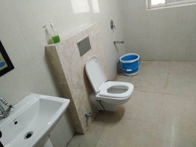 Bathroom 4, Winsome Guest House, Gautam Buddha Nagar