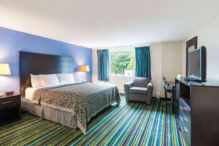 Bedroom 3, Days Inn by Wyndham Lincoln, Grafton