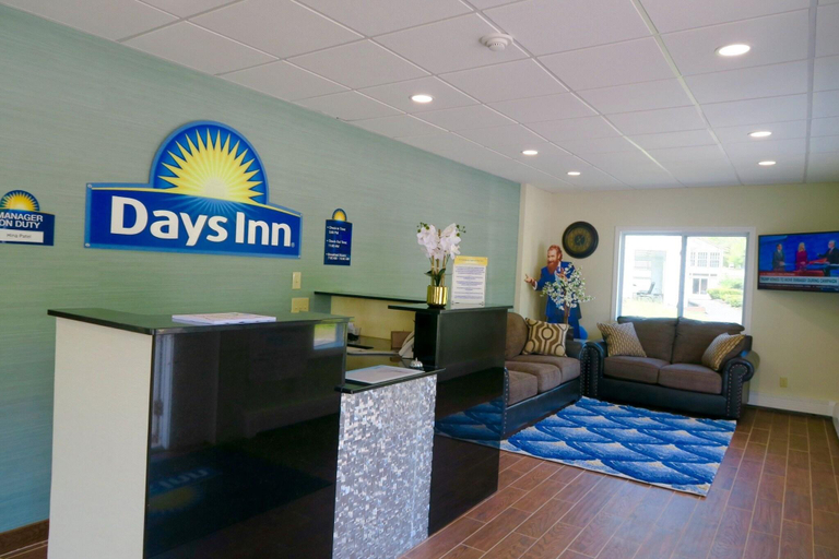 Public Area 2, Days Inn by Wyndham Lincoln, Grafton