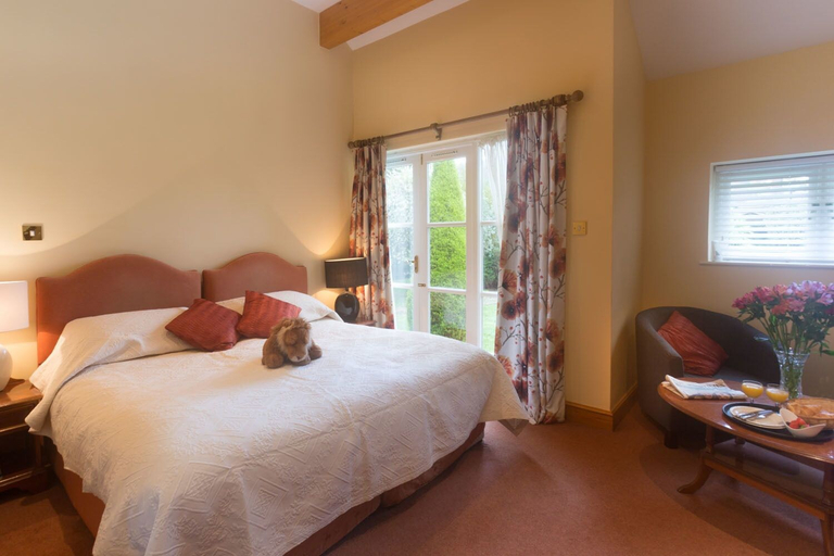 Bedroom 2, The Three Lions, Hampshire