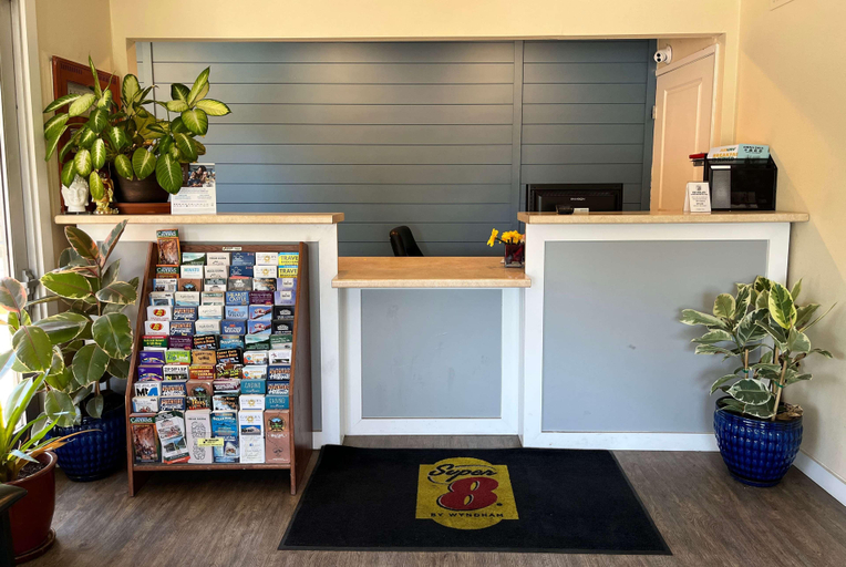 Public Area, Super 8 by Wyndham Red Bluff, Tehama