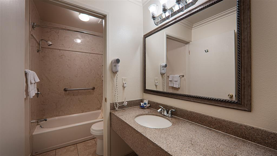 Bathroom 2, SureStay Hotel by Best Western Hollister, San Benito