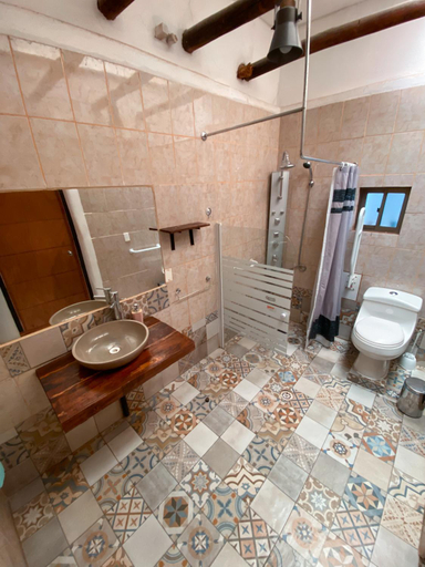 Bathroom 4, Rey Lagarto Hostel, El Loa