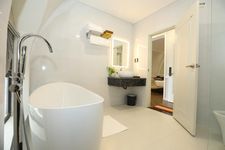 Bathroom 15