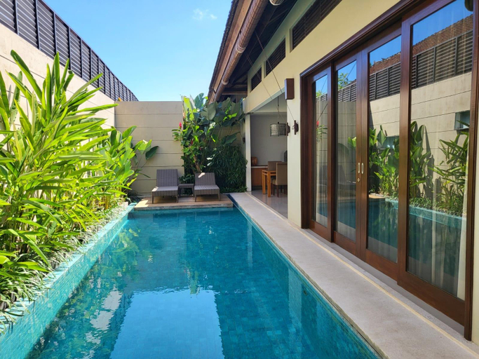 Swimming Pool 13
