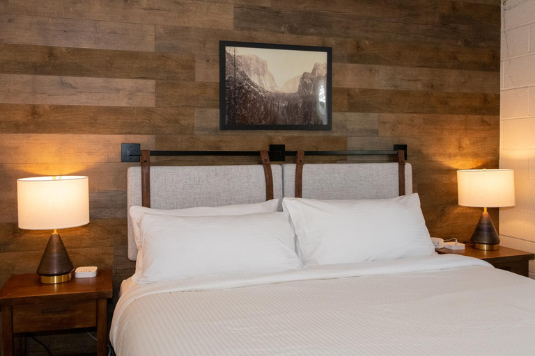 Bedroom 2, Gull Lake Lodge, Mono