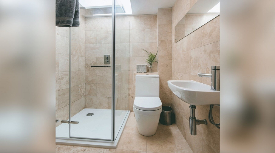 Bathroom, Church Cottage West Down, Sleeps 6-7, Dog Friendly, Devon