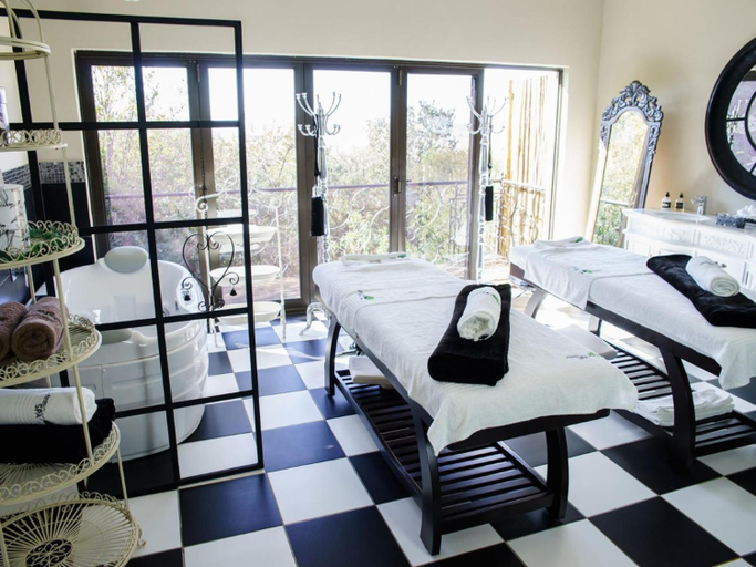 Bedroom, Thaba Tshwene Game Lodge, Dr Kenneth Kaunda